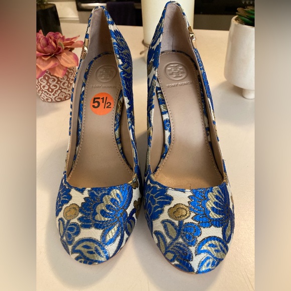 Tory Burch Elizabeth Pumps with Jacquard Fabric - Picture 4 of 13